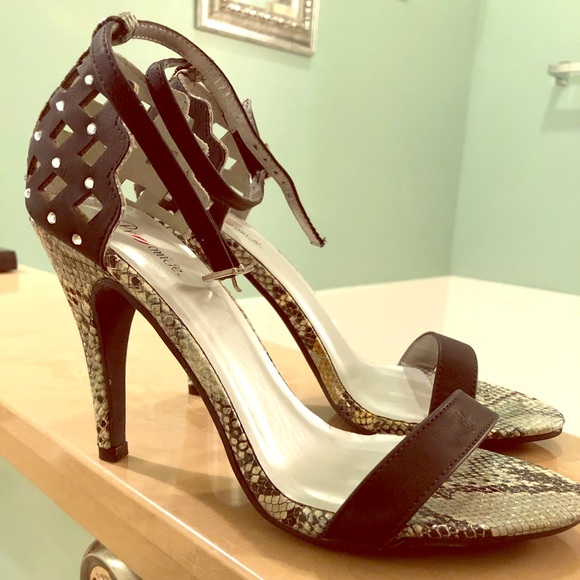 Snake print heels - Picture 1 of 8